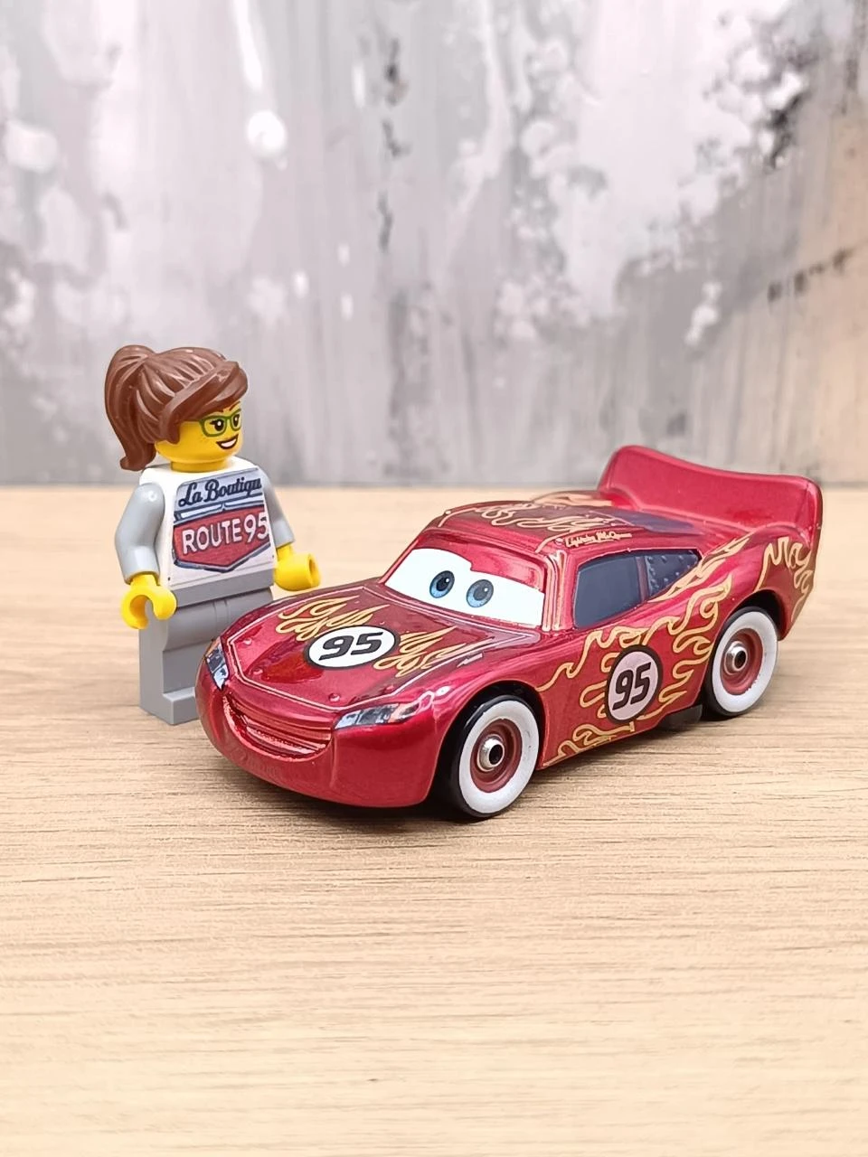 Voiture Cars Flash McQueen - Jouet neuf (CBS07)